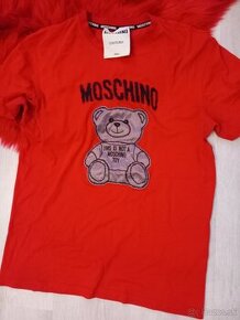 Tričko moschino červené unisex m/l a farebné s/m