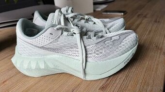 Bezecke topanky Saucony Endorphin Pro 4 Galaxy top model