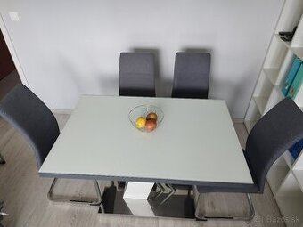 Jedalensky stol + 4 stolicky