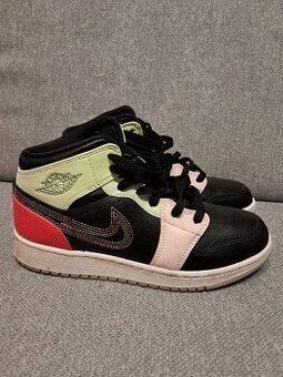 Nike Air Jordan 1 Mid SE Glow In Dark
