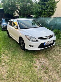 Hyundai i30 1.6 benzín