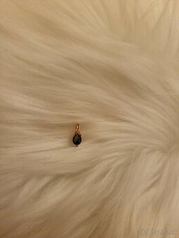 Zlatý prívesok 9k modrý kameň zirkón