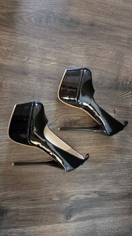 Nové lakované čierne lodičky 39