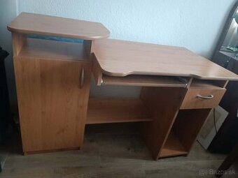 Predám pisaci stôl