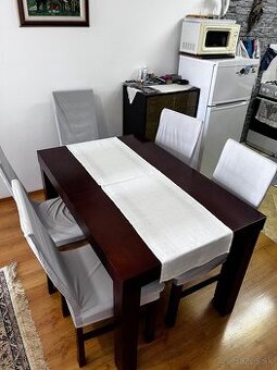 Jedálenský stôl