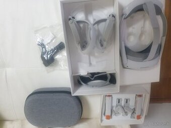 Pico 4 s prislusenstvom a hramy.