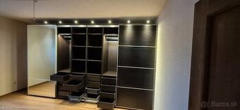 Šatníková skriňa