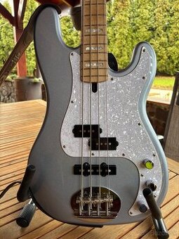 Lakland Skyline 44-64 Custom – Ice Blue Metallic