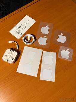 Apple nálepky