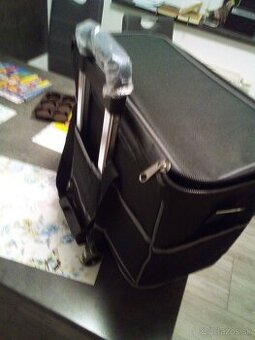 Predám tašku na náradie na koliečkach.