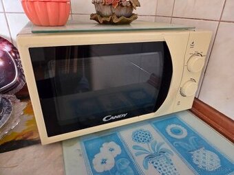 Mikrovlnná rúra / Mikrovlnka