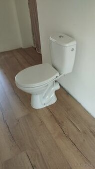 WC záchod , umyvadlo, botník