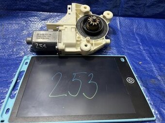 FORD FOCUS MK2 MOTORCEK OKNA PREDNY LAVY