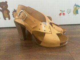 Kožené sandále na opätku - Nové