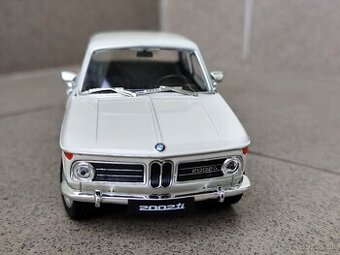 Predám BMW 2002 ti - NOVÝ, KOVOVÝ MODEL ( OTVÁRATEĽNÉ DVERE