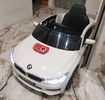 Detské autíčko BMW X6 biele