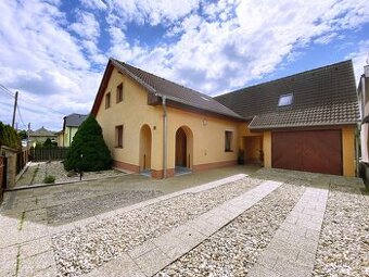 7 izbový rodinný dom s garážou,pozemok 730 m2 v obci Slatina