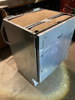 Vstavaná plne integrovaná 60cm umývačka Whirlpool ADG6949