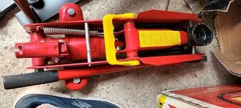 Predám hydraulický zdvihák na auto.