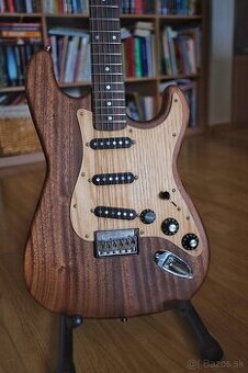 Hardtail stratocaster mahagón Custom.