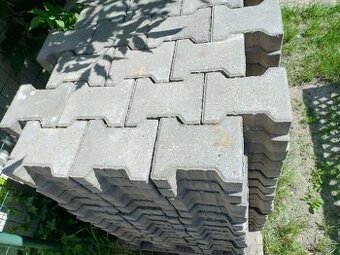 ZÁMKOVÁ DLAŽBA -DARUJEM ZA ODVOZ