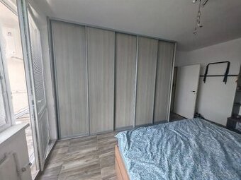 Vstavaná skriňa