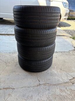 Predám 4x letné pneu 245/45 R18