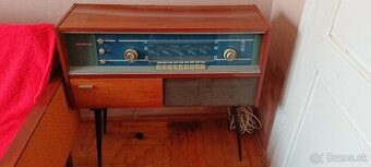 Starožitné rádio s gramofónom Belarus