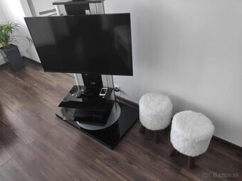 TV stolík s otočným stojanom