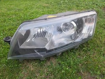Ľavé xenon svetlo na Škoda octavia 3 pred facelift
