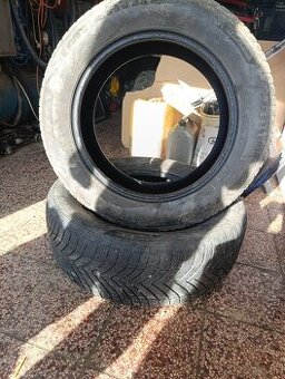 235/60-18 pneu celoročne