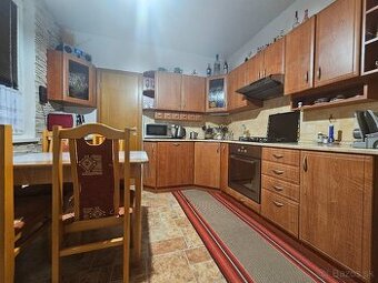 Ponúkam Vám na predaj 4 izbový byt v úplnom centre mesta.