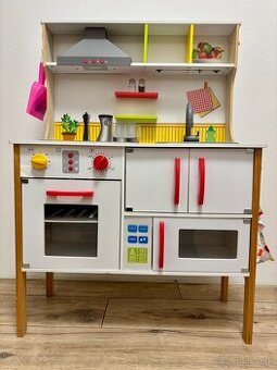 Detská drevená kuchynka
