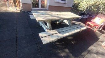 Predam masivny dreveny stol - lavicu