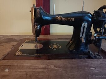 šijací stroj vo veľmi dobrom stave, poslúži ako historický ,