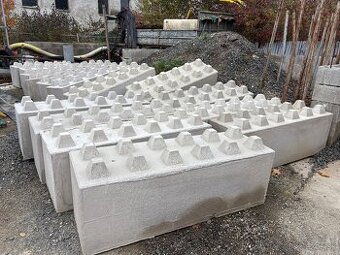 Na Predaj Betónové bloky (Lego kocky)