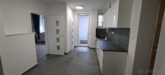 Prenájom 3 - izbového bytu blízko centra s parkovaním