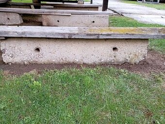 Betónový podstavec