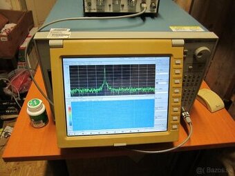 Sony Tektronix 3066 - spektrálny analyzátor do 3GHz.