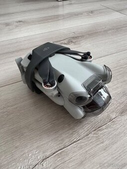 DJI 4 mini pro  fly more combo