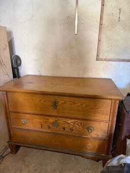Starožitná komoda 1899