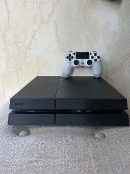 PS4 500GB + hry