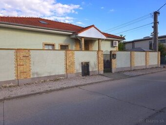 5izbovy bungalov s dvojgarazou Malinovo
