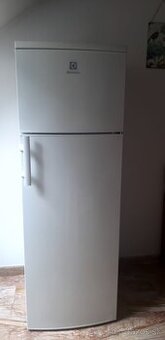 Chladnička s mrazničkou Electrolux CT  280 - málo používaná