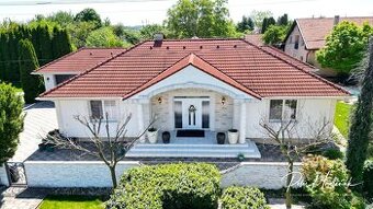 Na predaj moderný zariadený bungalov s bazénom v obci Komjat