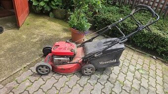 Benzínová kosačka s pojazdom