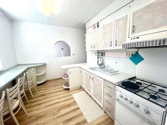 SIMI real - 3 izbový byt s balkónom - ihneď k dispozícii