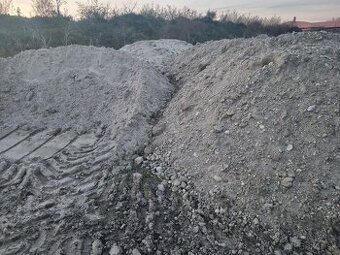 Darujem vykopovu zem a strkopiesok