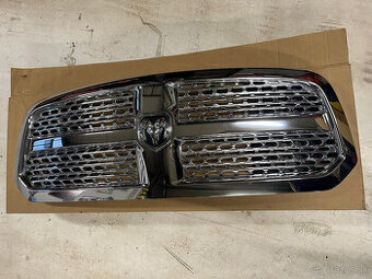 Dodge RAM 1500 predna maska