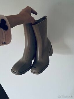 Béžové čižmičky